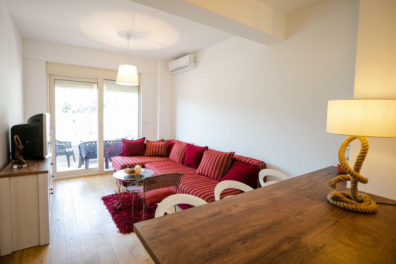 Apartment With Sea View ラファイロヴィチ エクステリア 写真