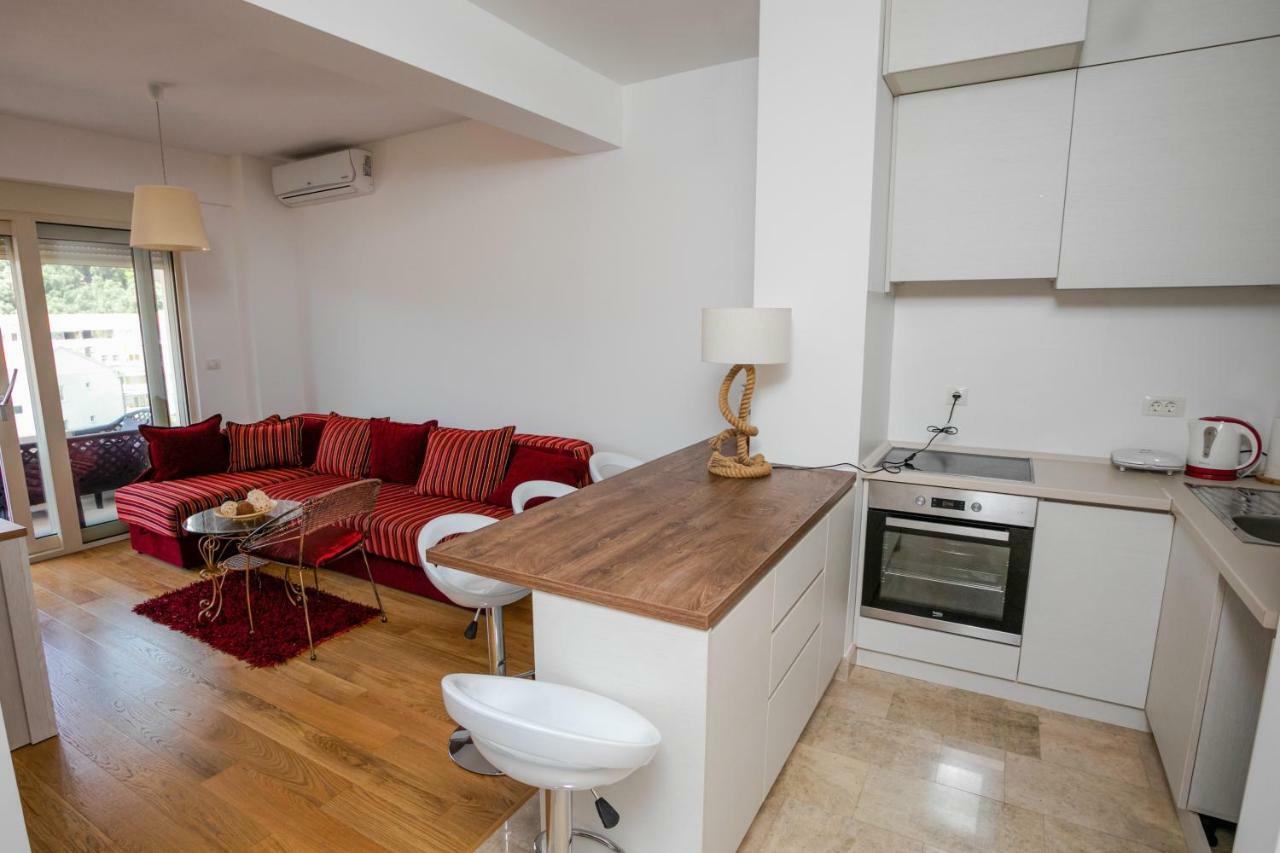 Apartment With Sea View ラファイロヴィチ エクステリア 写真