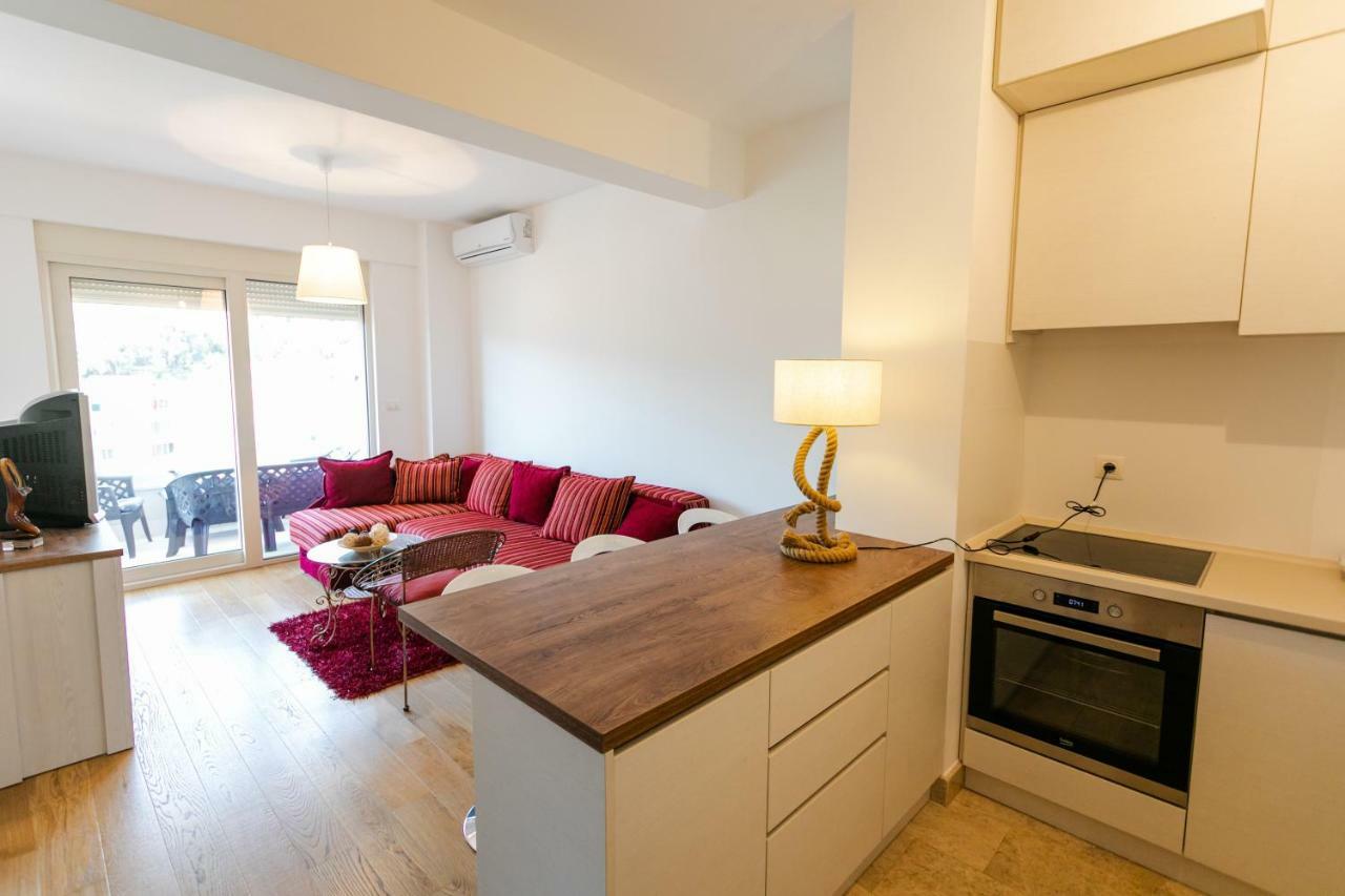 Apartment With Sea View ラファイロヴィチ エクステリア 写真